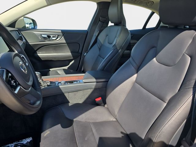 Used 2021 Volvo S60 T6 Momentum w/ Premium Package image 18