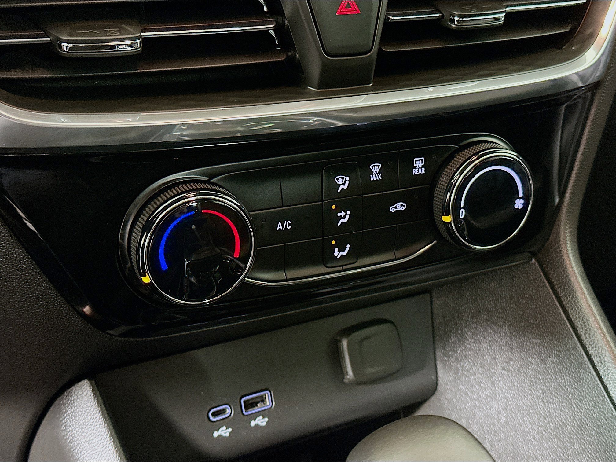 Used 2024 Buick Encore GX Sport Touring image 23