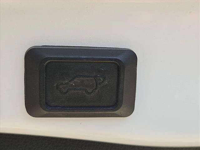 Used 2020 Toyota RAV4 XLE Premium FWD image 7