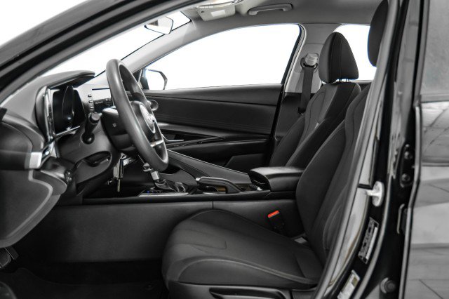 Used 2021 Hyundai Elantra SE w/ Cargo Package image 27