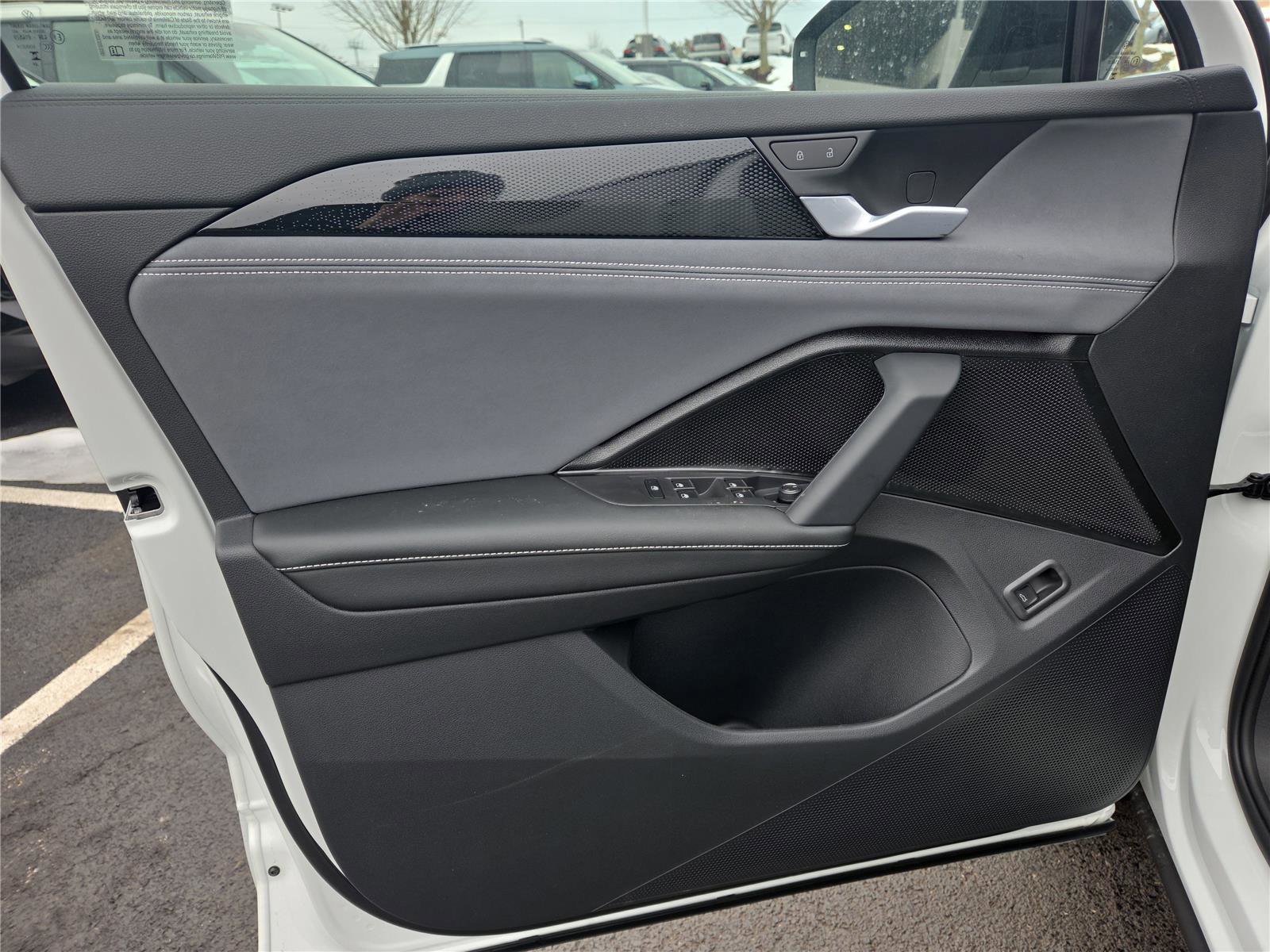 New 2026 Volkswagen Tiguan SE R-Line image 12