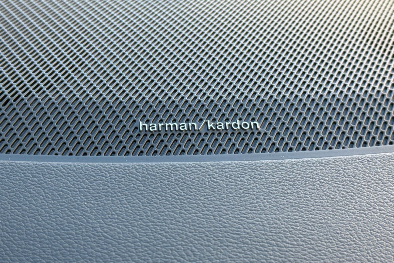 Used 2025 Volvo V60 B5 Cross Country Ultra w/ Protection Package Premier image 20