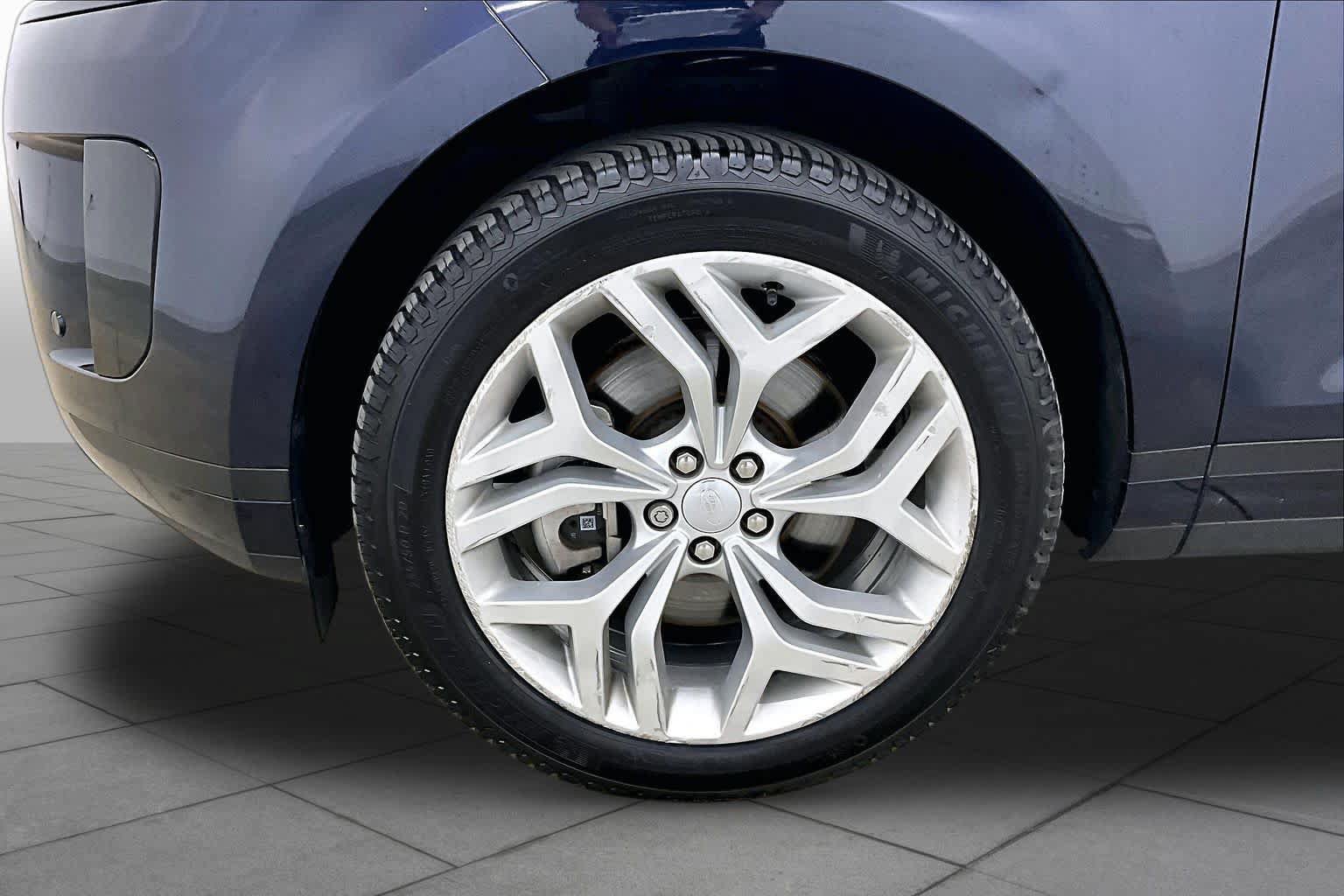 Used 2023 Land Rover Range Rover Evoque SE AWD/4WD image 11