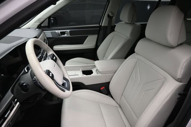 Used 2025 Hyundai Santa Fe SEL FWD image 15