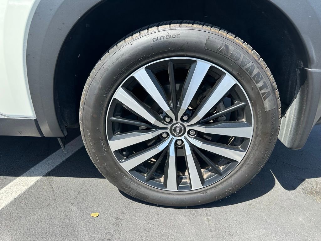 Used 2023 Nissan Pathfinder Platinum FWD image 3