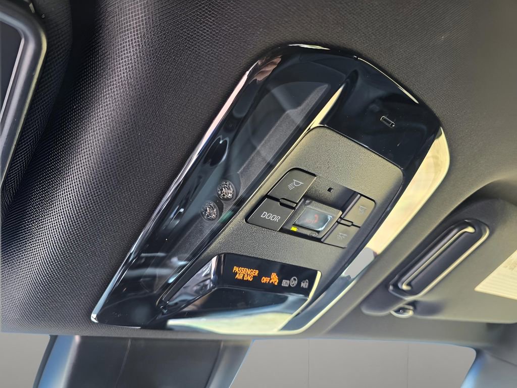 Used 2021 Toyota Venza XLE w/ Softex Package image 14