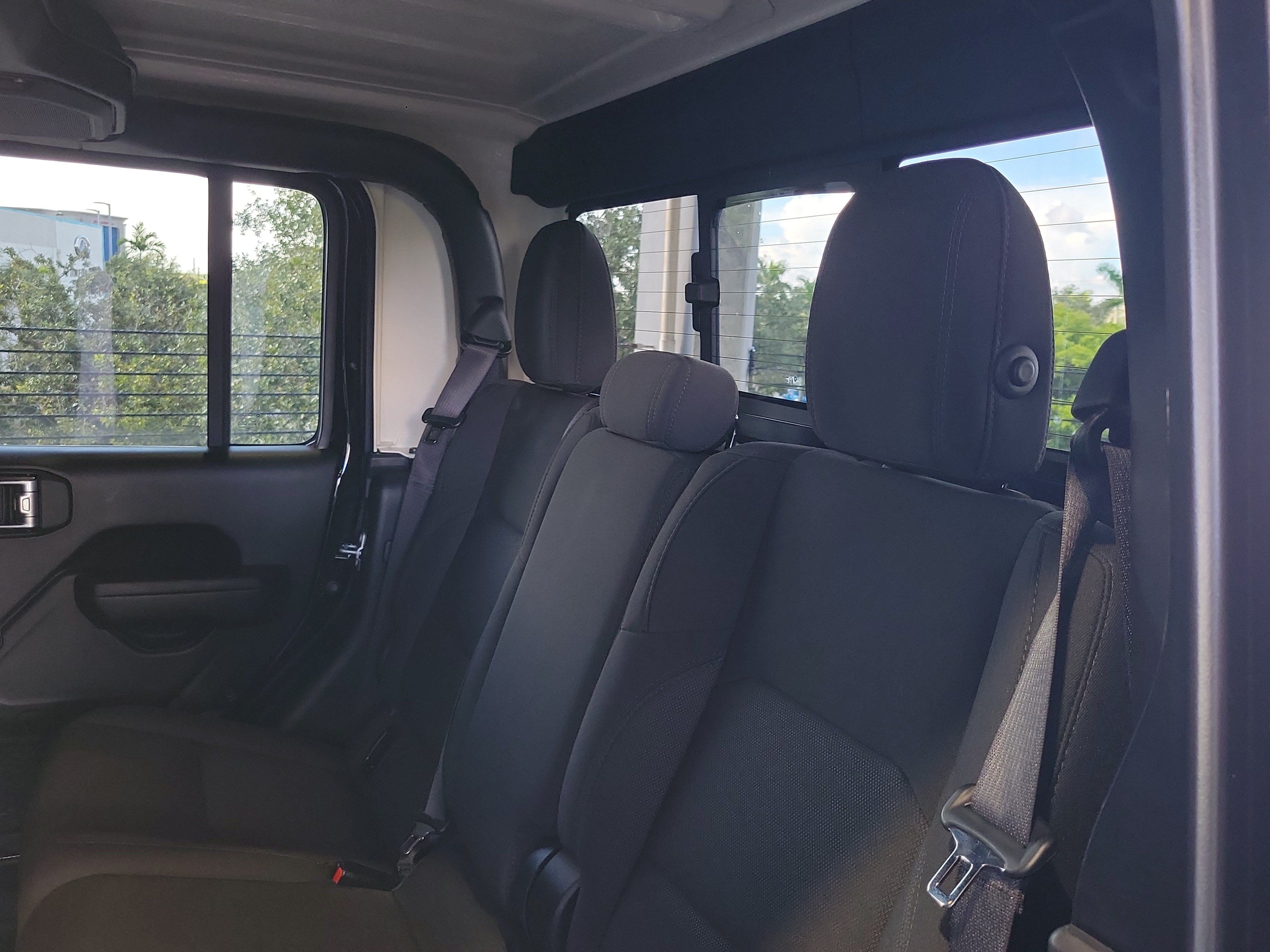 Certified 2023 Jeep Gladiator Sport AWD/4WD image 9