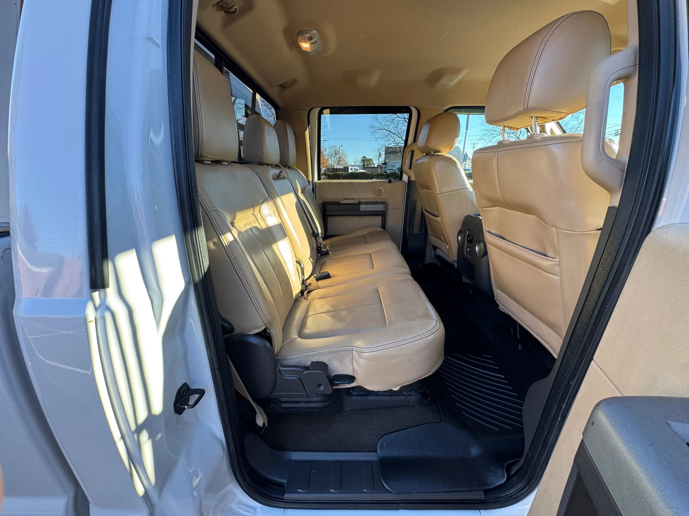 Used 2015 Ford F450 Lariat w/ Lariat Interior Package image 18