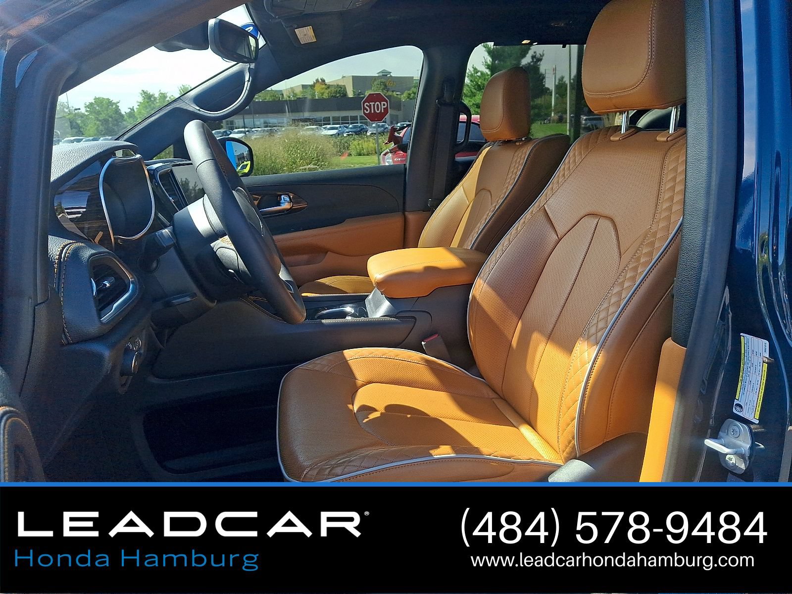 Used 2023 Chrysler Pacifica Pinnacle FWD image 14