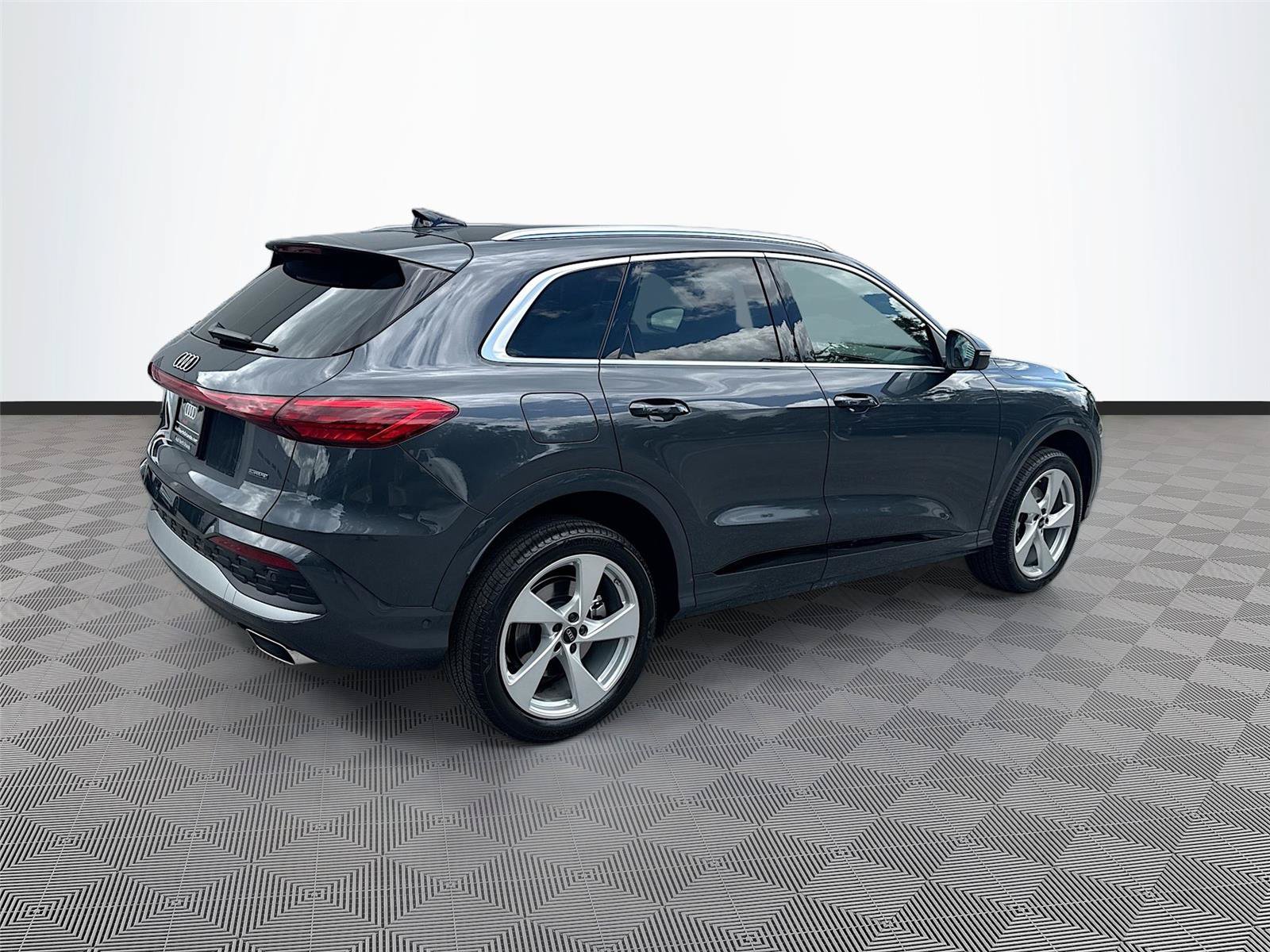 Certified 2025 Audi Q5 Premium Plus w/ Premium Plus AWD/4WD image 7