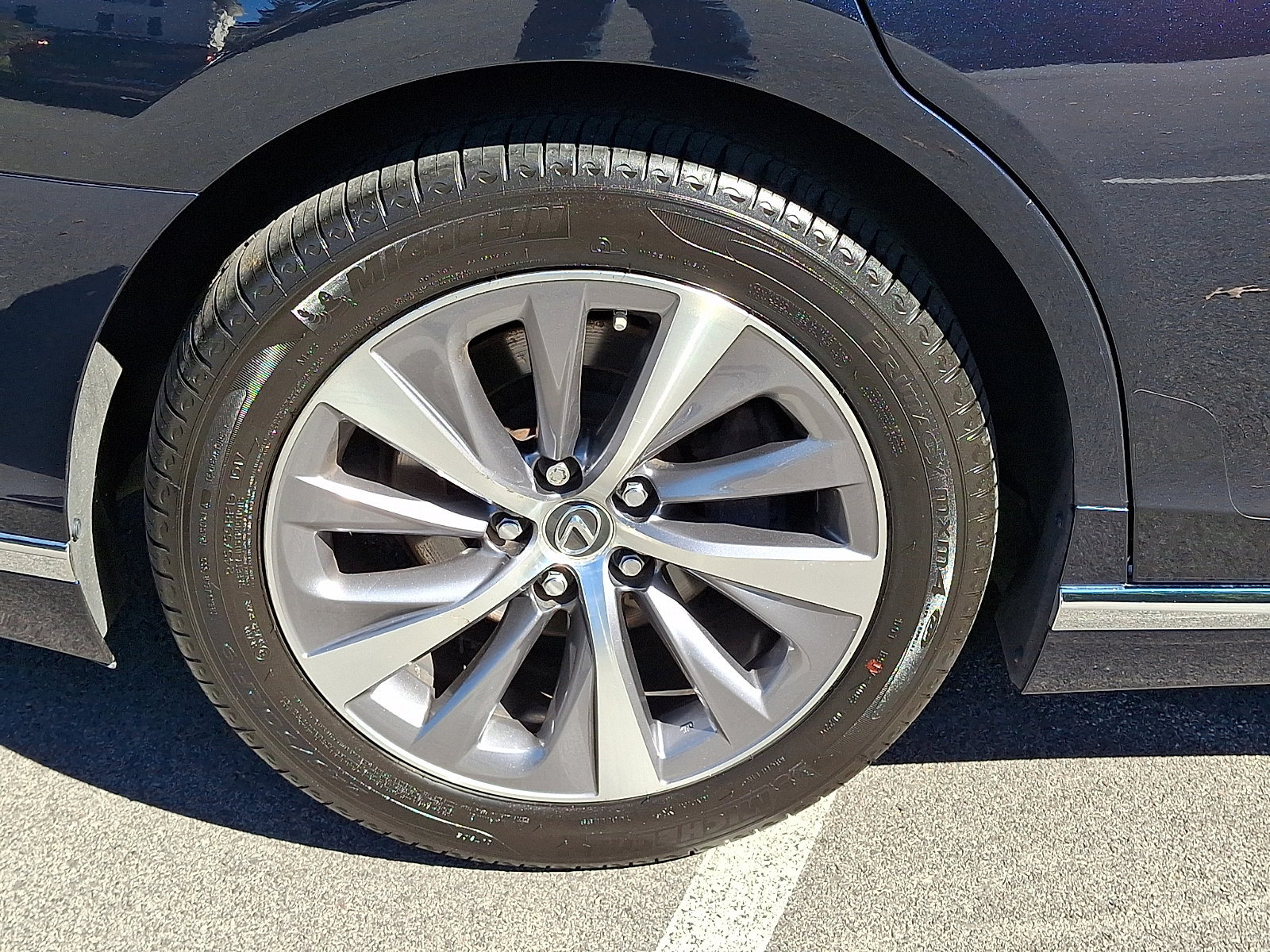 Used 2019 Lexus LS 500 AWD w/ Accessory Package (Z1) image 8