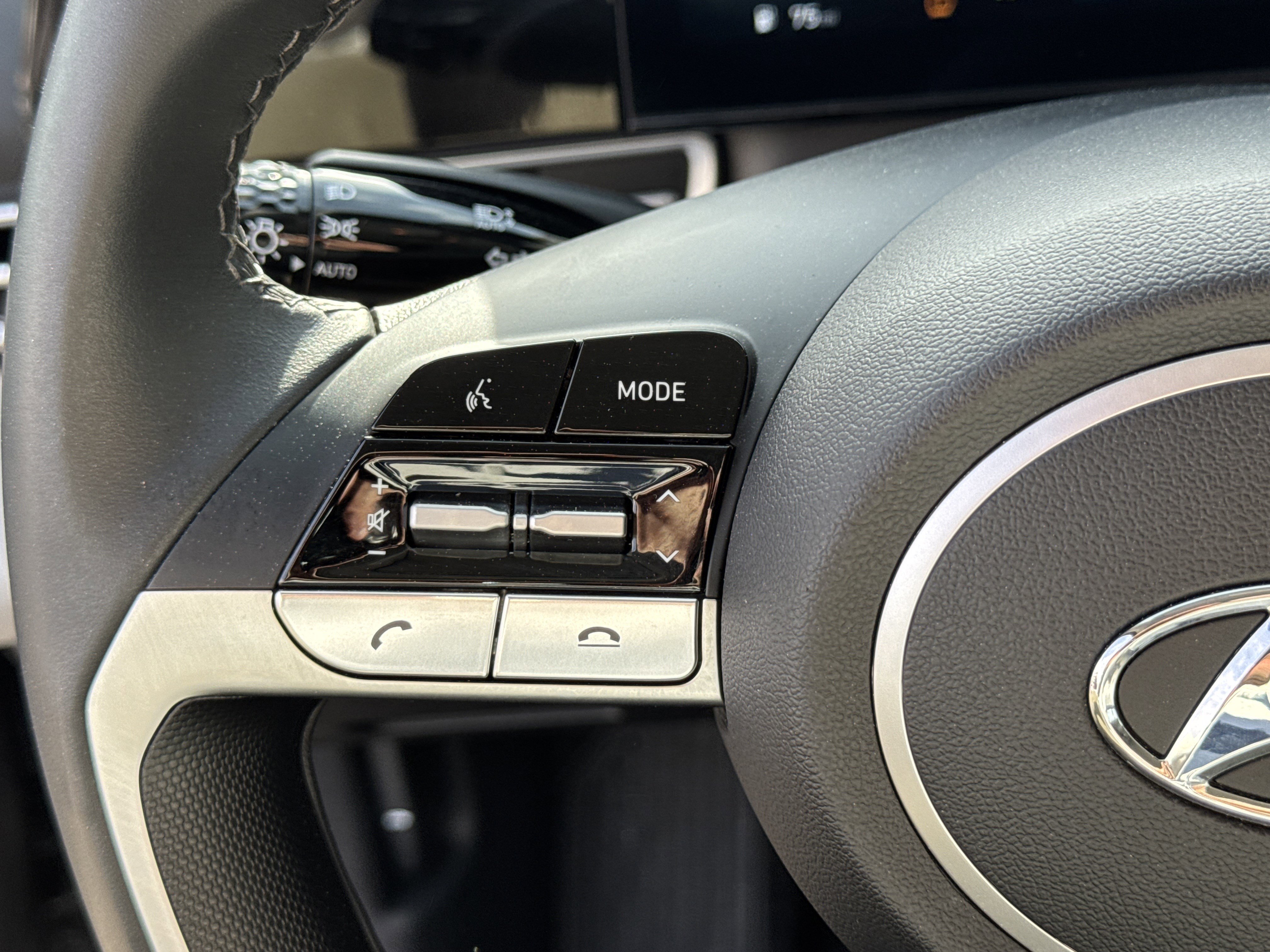 Used 2023 Hyundai Elantra Limited image 25