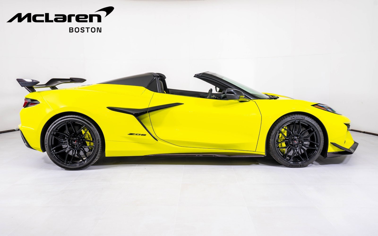 Used 2023 Chevrolet Corvette Z06 w/ Z07 Performance Package image 7