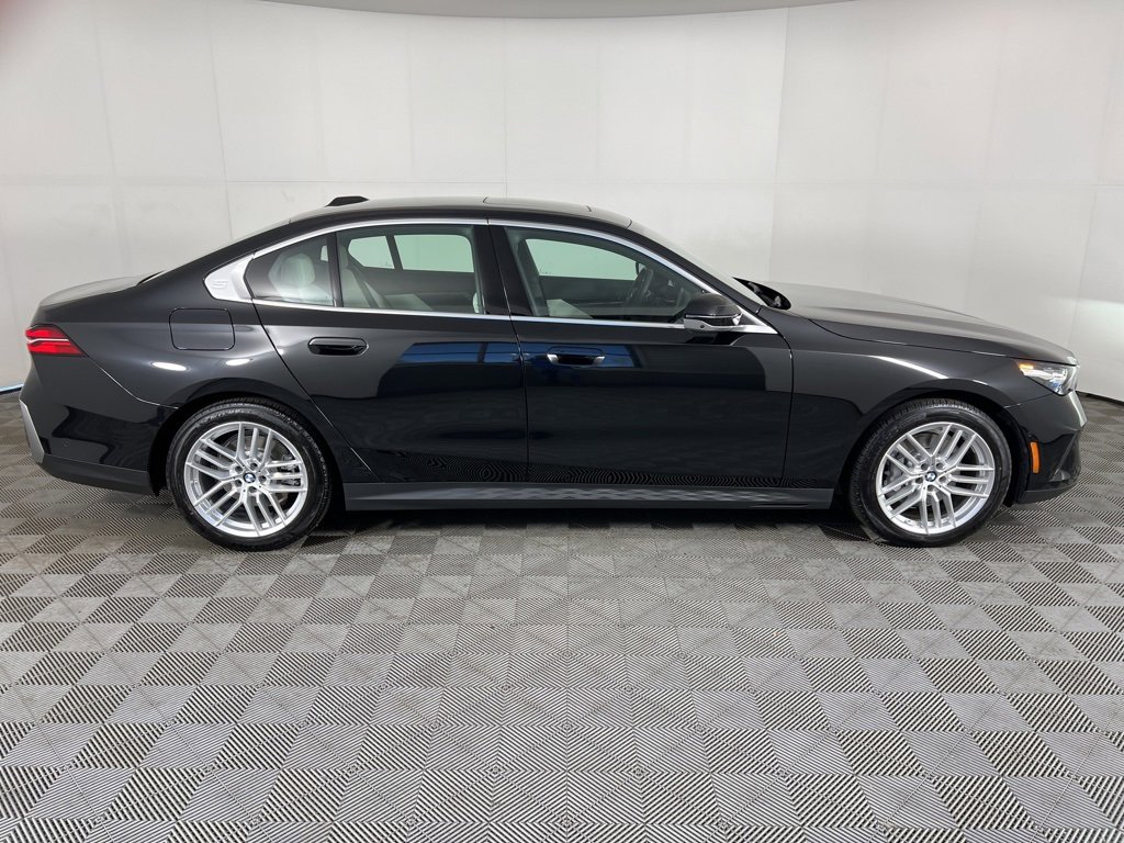 Used 2025 BMW 530i xDrive 530i xDrive w/ Premium Package image 2