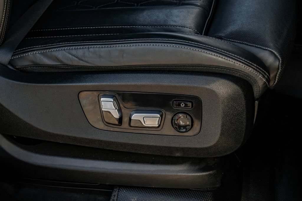 Used 2023 BMW X7 M60i w/ Executive Package AWD/4WD image 38