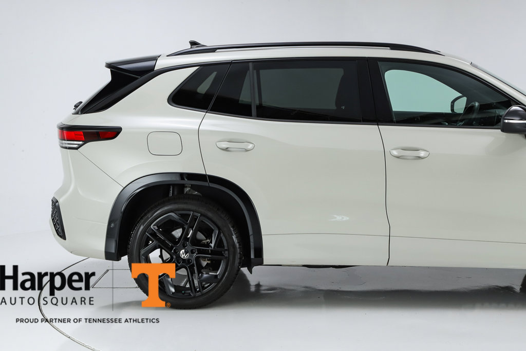 New 2025 Volkswagen Tiguan SE R-Line FWD image 50