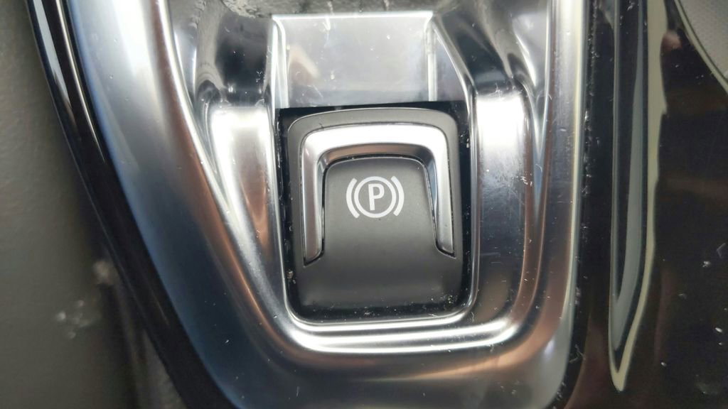Used 2025 Chevrolet Trax LT w/ LT Convenience Package FWD image 26