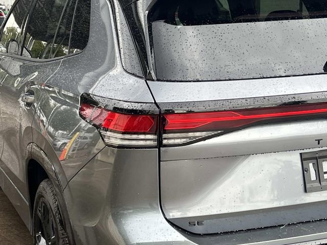 New 2026 Volkswagen Tiguan SE R-Line image 5