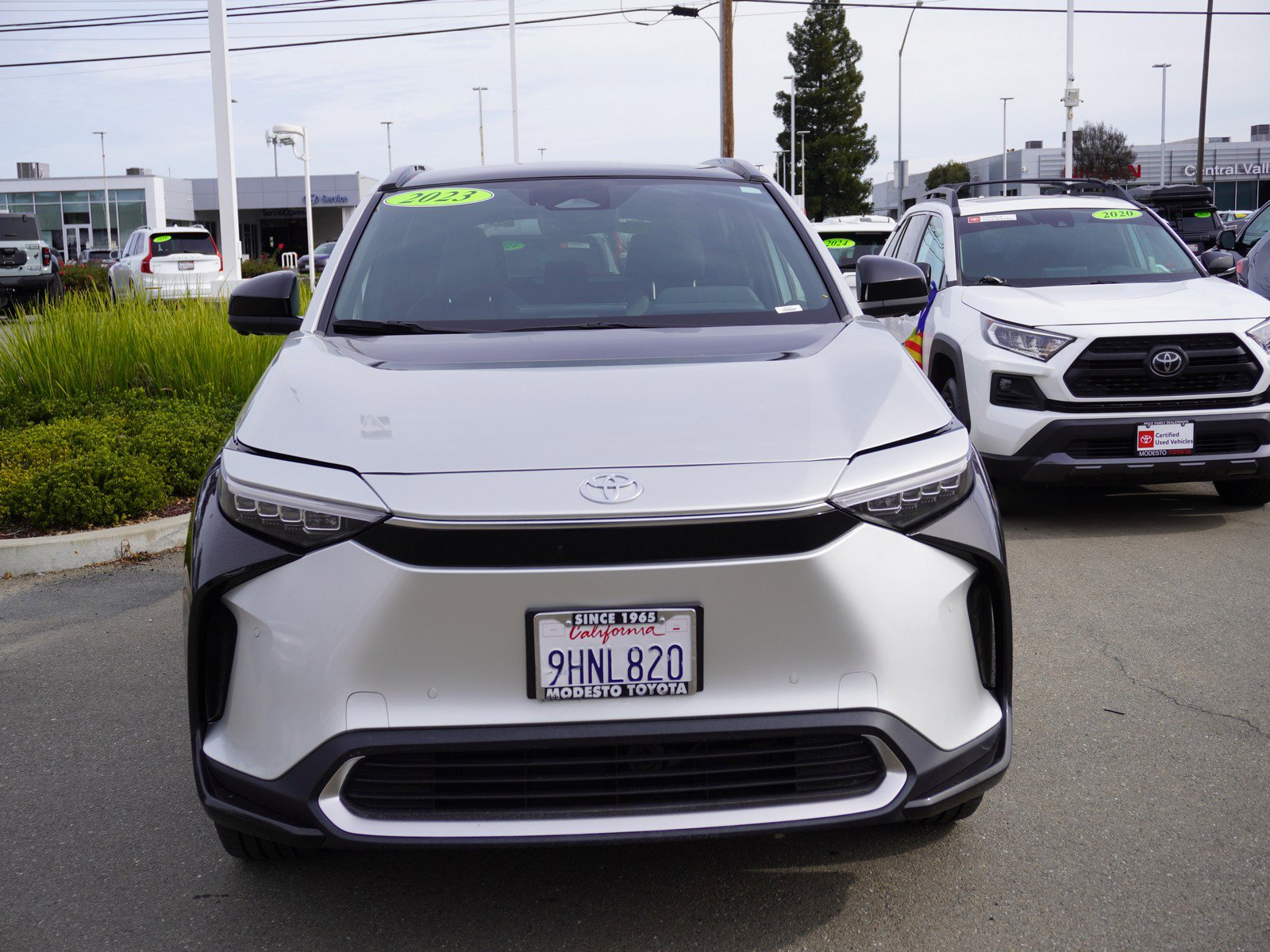 Used 2023 Toyota bZ4X Limited image 4