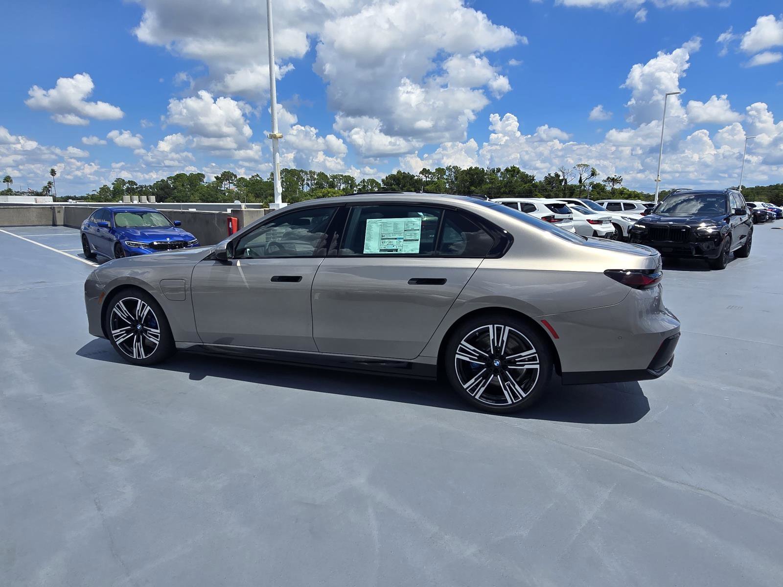 New 2025 BMW 750e xDrive w/ Premium Package image 8