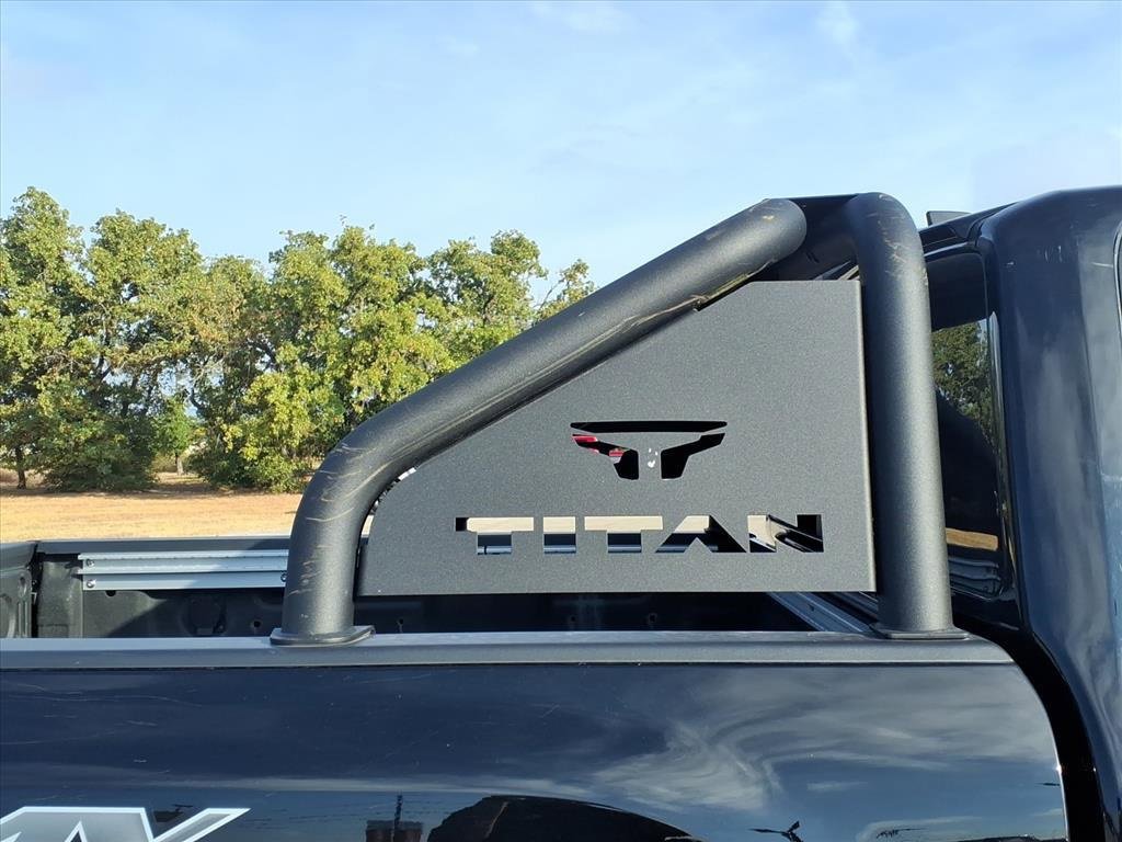 Used 2024 Nissan Titan PRO-4X w/ Pro-4x Convenience Package image 9