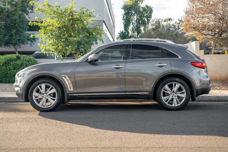 Used 2012 INFINITI FX35 2WD w/ Premium Pkg image 2
