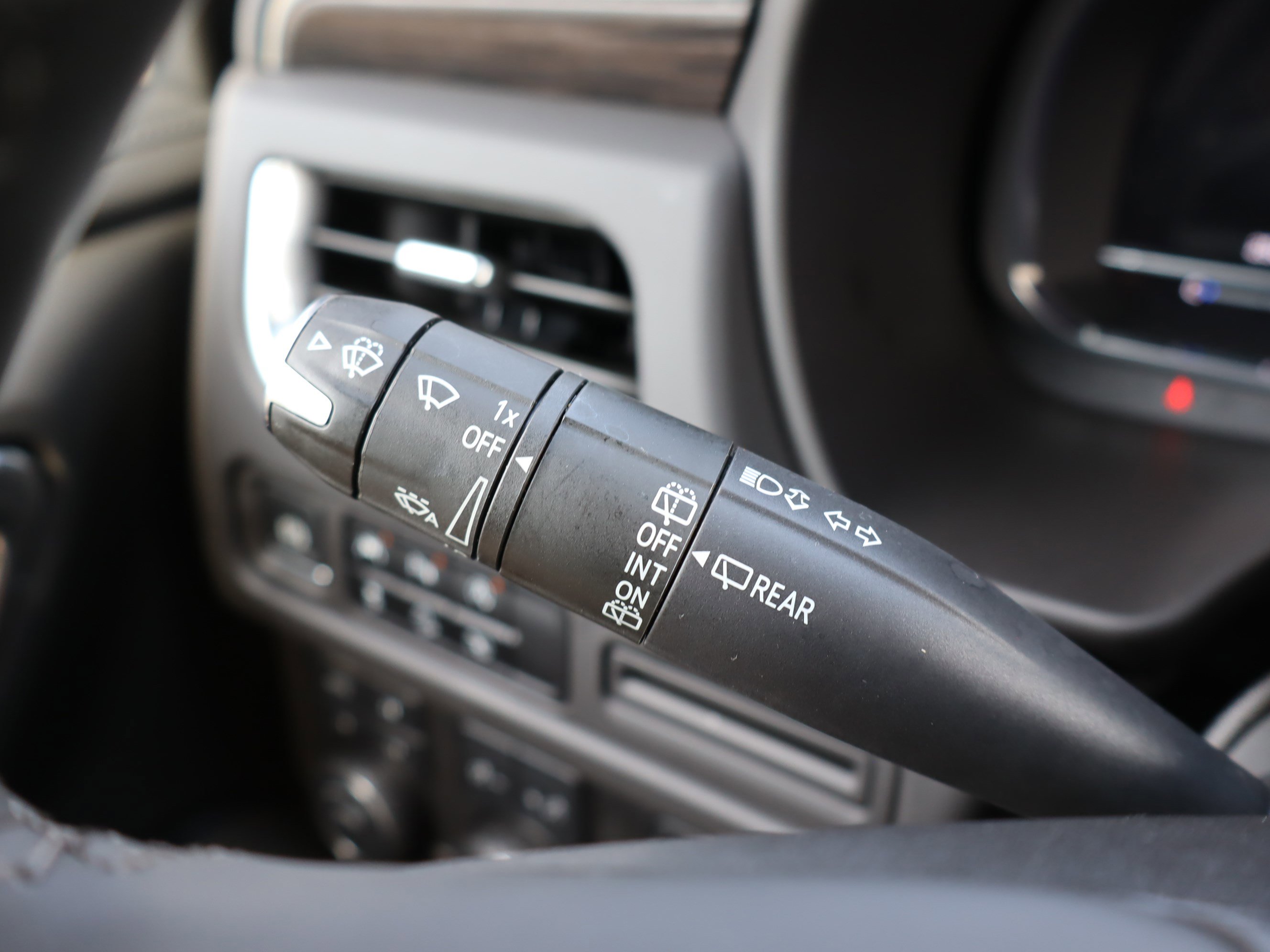 Used 2024 Chevrolet Suburban Z71 w/ Luxury Package image 26