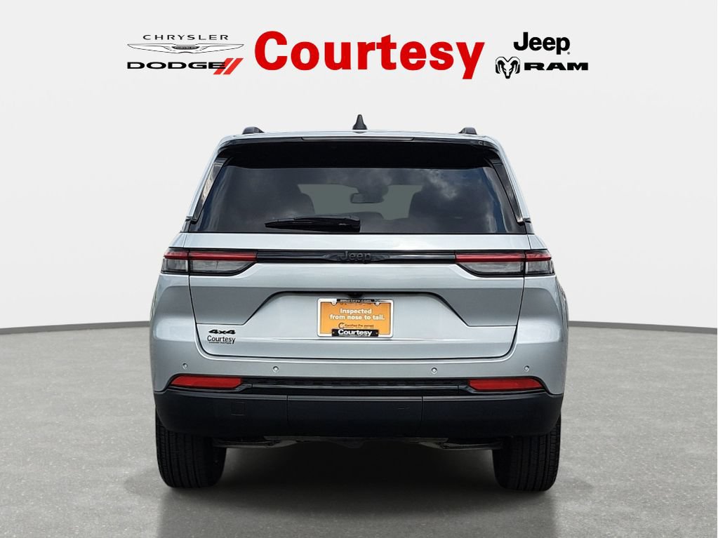 Certified 2025 Jeep Grand Cherokee Altitude AWD/4WD image 5