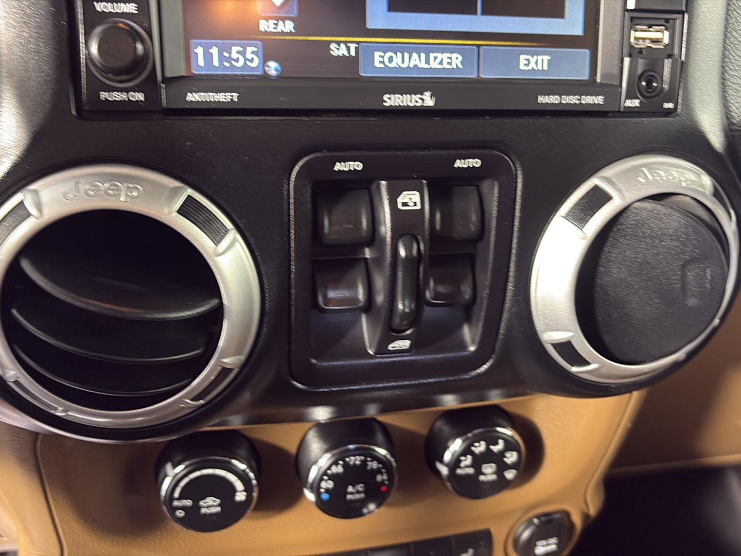 Used 2015 Jeep Wrangler Unlimited Sahara w/ Connectivity Group image 26