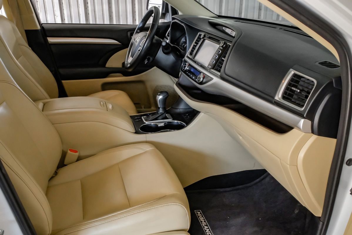 Used 2018 Toyota Highlander XLE FWD image 12