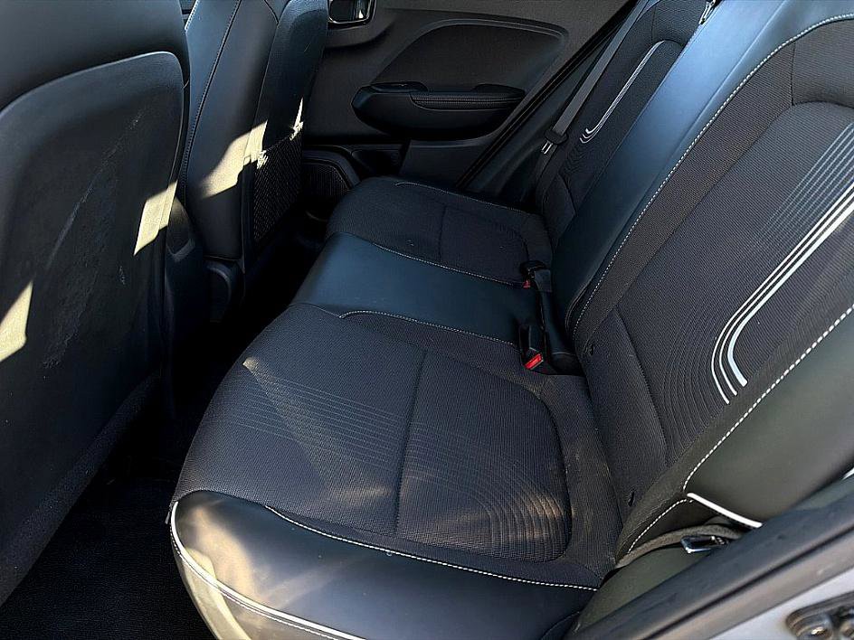 Used 2022 Hyundai Venue Limited w/ Cargo Package image 8