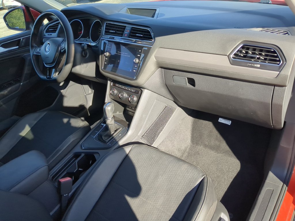 Used 2018 Volkswagen Tiguan SE w/ Panoramic Sunroof Package FWD image 13
