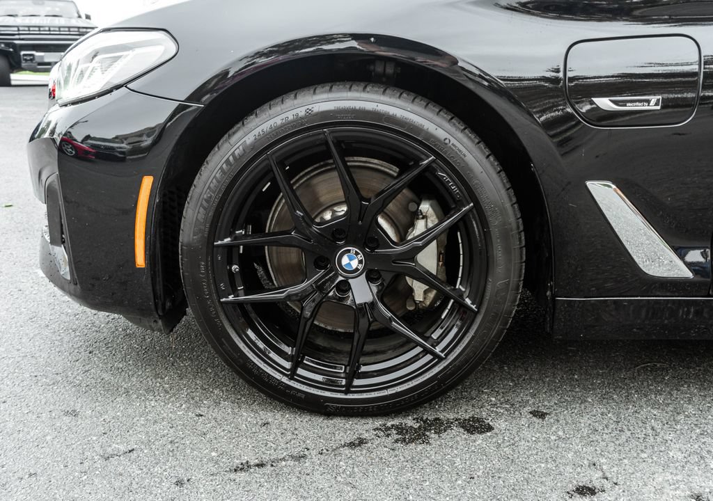 Used 2023 BMW 530e RWD image 33