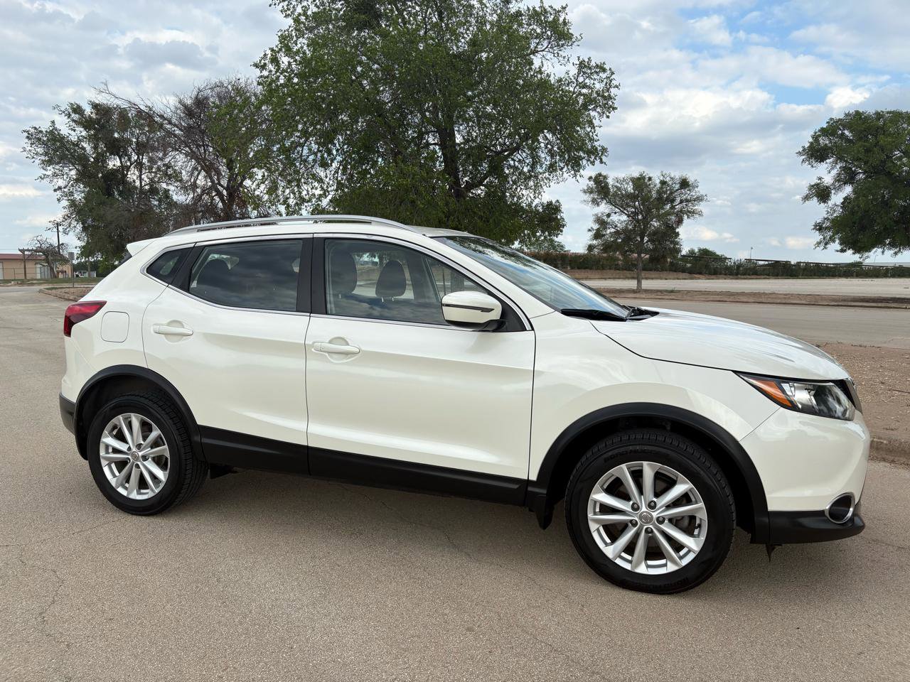 Used 2017 Nissan Rogue Sport SV w/ SV All-Weather Package AWD/4WD image 52