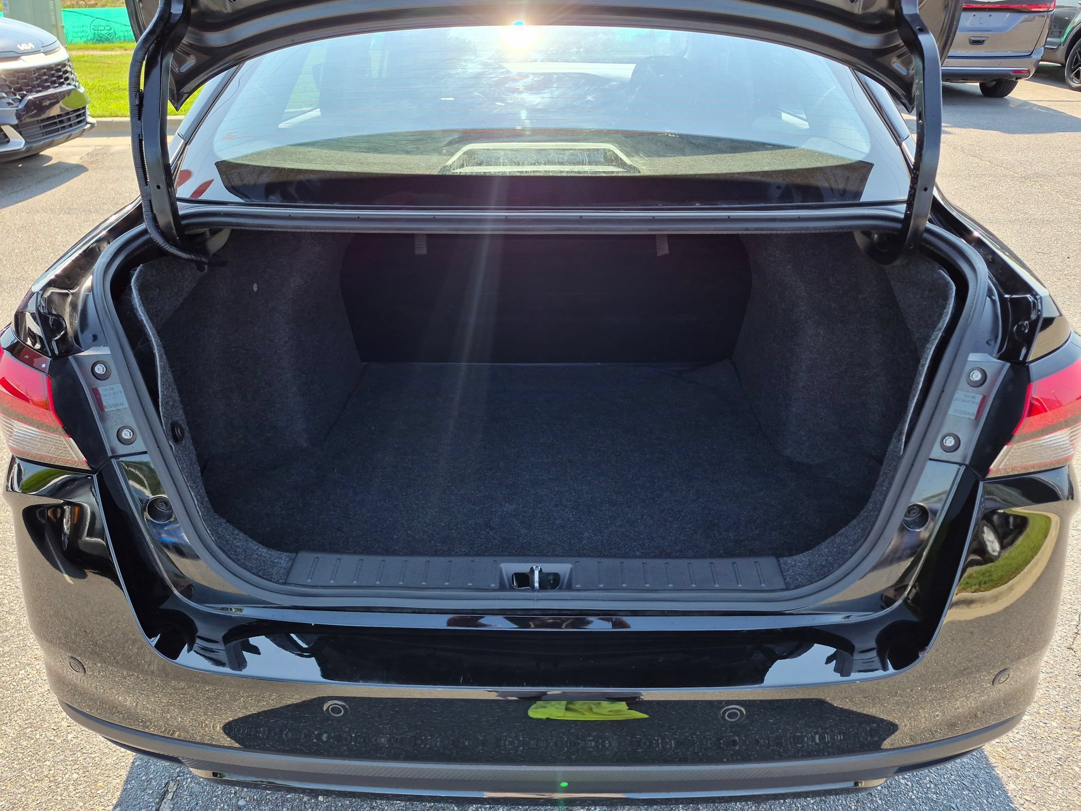 Used 2025 Nissan Versa S w/ Trunk Package FWD image 31