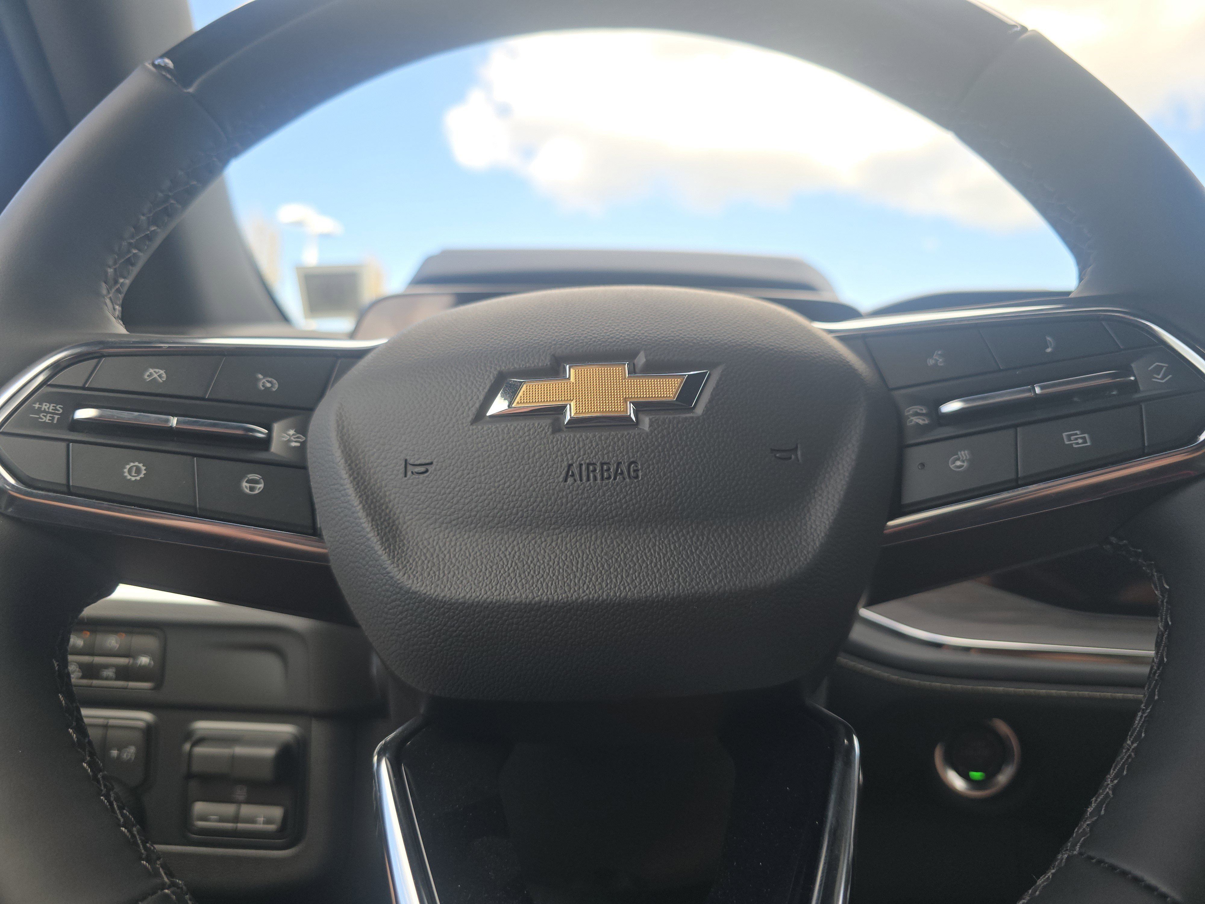 New 2025 Chevrolet Suburban Premier image 33