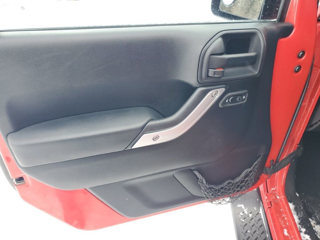 Used 2014 Jeep Wrangler Unlimited Sahara w/ Connectivity Group image 8