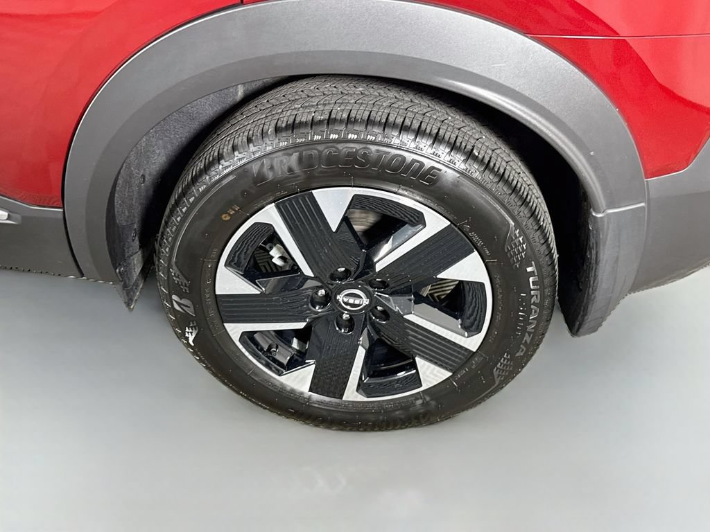 Certified 2025 Nissan Kicks SV w/ SV Premium Package AWD/4WD image 33