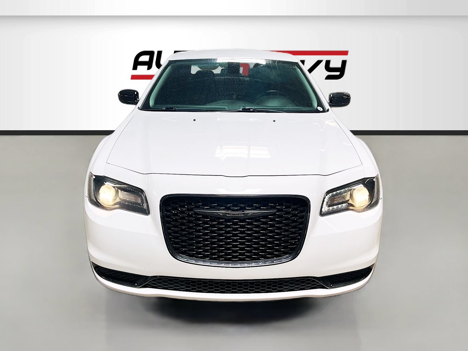 Used 2022 Chrysler 300 Touring w/ Sport Appearance Package RWD image 2