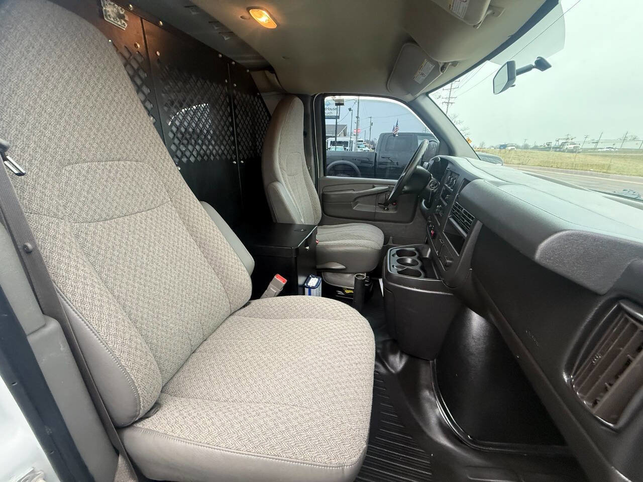 Used 2015 Chevrolet Express 2500 image 9