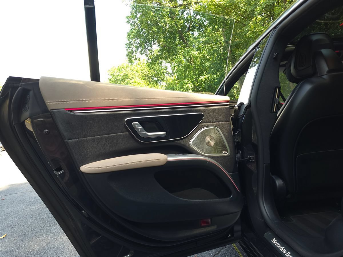 Used 2022 Mercedes-Benz EQS 580 4MATIC Sedan w/ Exclusive Trim Package image 26