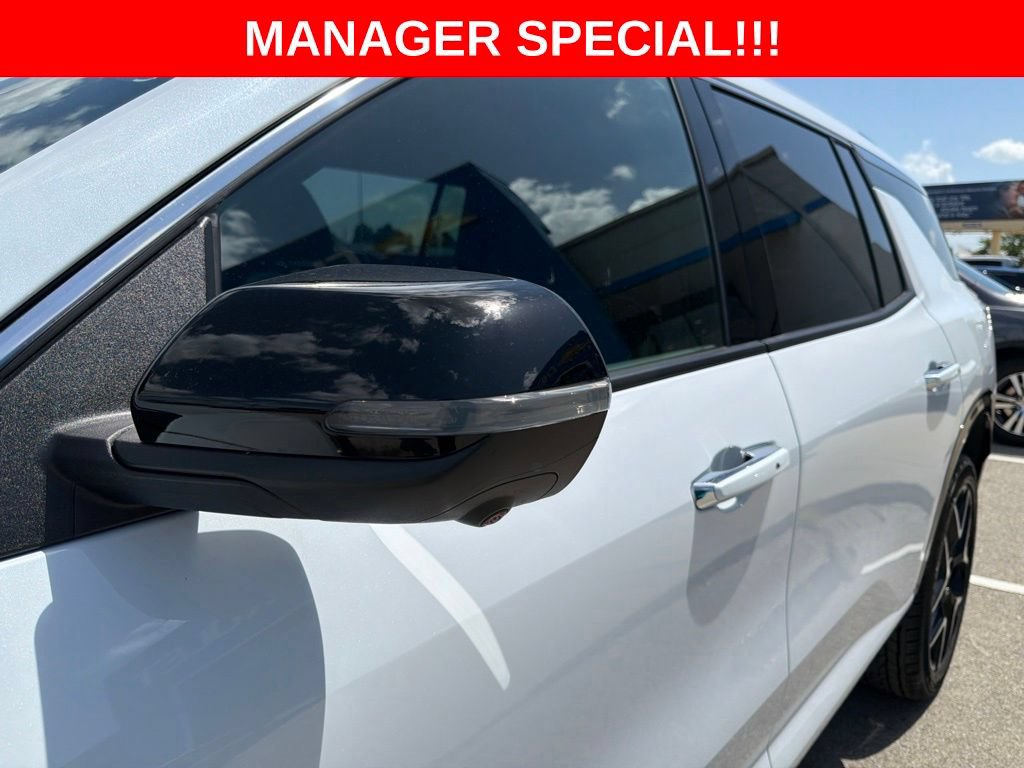 Used 2026 Chevrolet Traverse High Country AWD/4WD image 14
