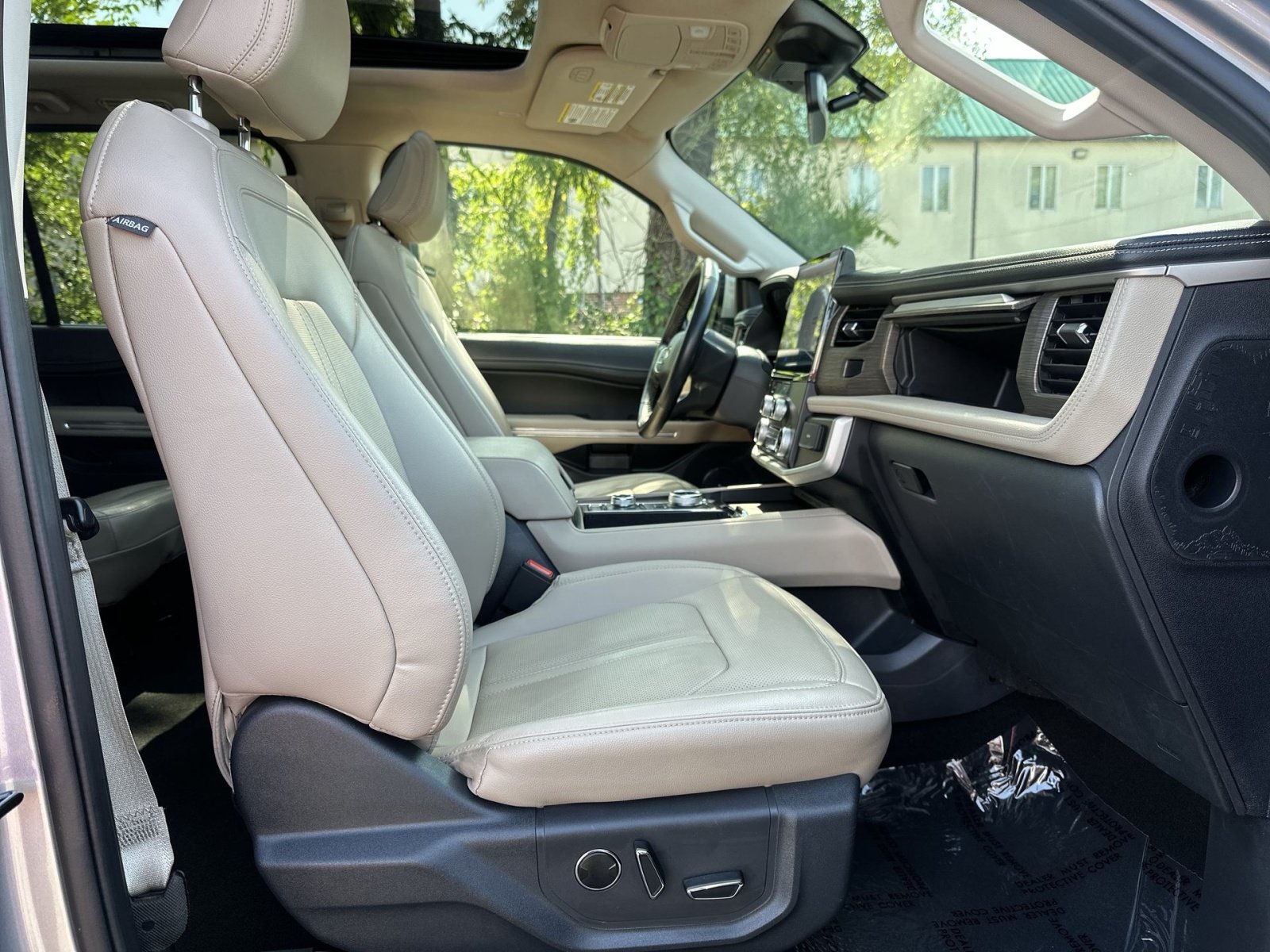 Used 2024 Ford Expedition Limited AWD/4WD image 29