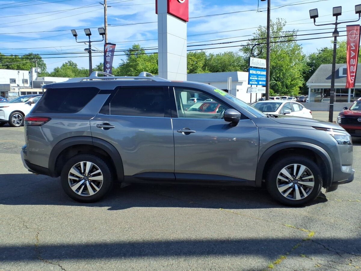 Used 2023 Nissan Pathfinder SL w/ Lighting Package (N92) AWD/4WD image 4