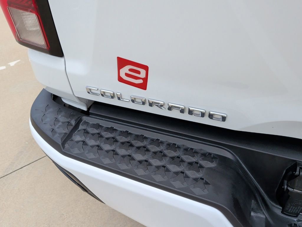 Used 2025 Chevrolet Colorado LT AWD/4WD image 41