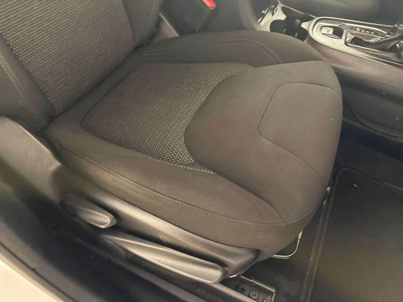 Used 2020 Jeep Cherokee Latitude image 26