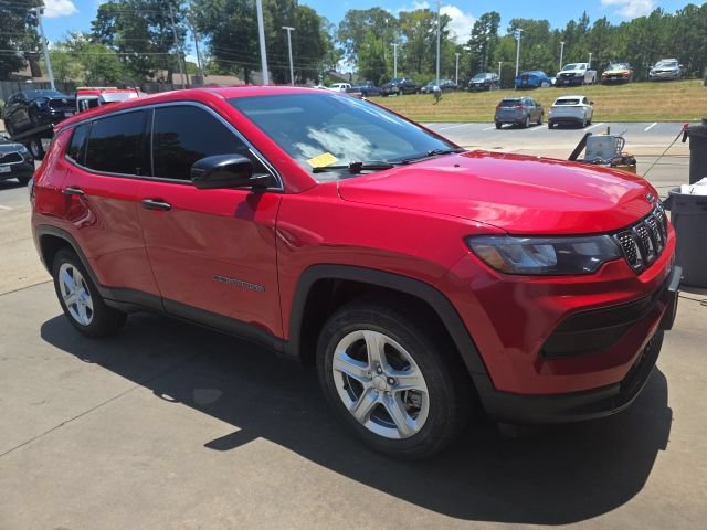 Used 2023 Jeep Compass Sport AWD/4WD image 3
