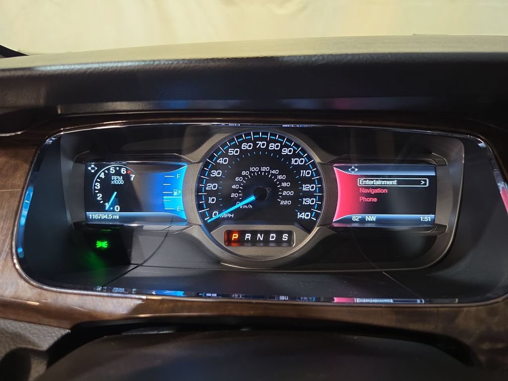 Used 2018 Ford Taurus Limited AWD/4WD image 10
