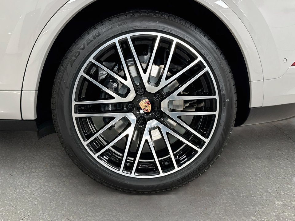 New 2026 Porsche Cayenne AWD/4WD image 33