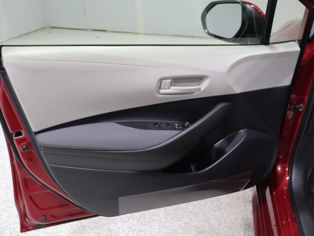 Used 2025 Toyota Corolla LE FWD image 14
